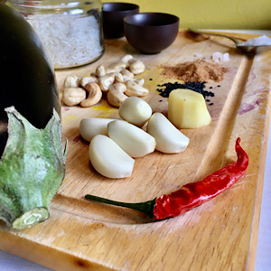 VEGAN RICE WITH SPICE SESAME AUBERGINE & GINGER