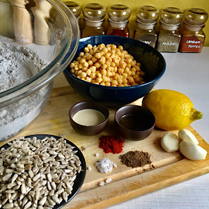 VEGAN RYE BREAD WITH SUNFLOWER SEEDS & PEACOCK HUMMUS