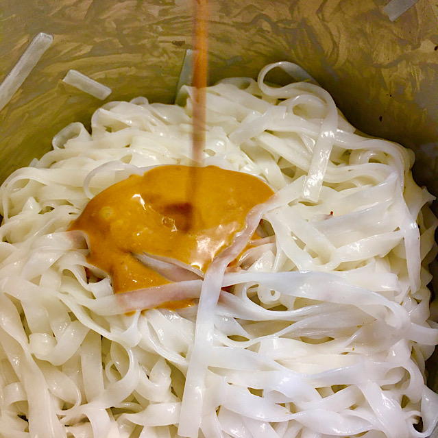 VEGAN RICE NOODLES WITH CILANTRO, CHILLIES & GREEN PEAS