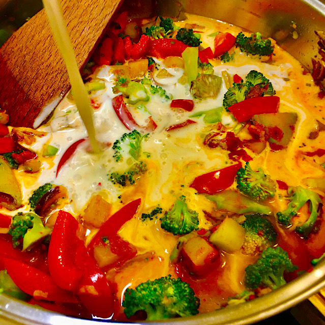 VEGAN RED CURRY WITH RICE & VEGGIES