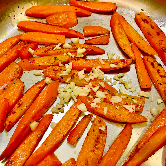 VEGAN CARROT SALAD WITH SUNFLOWER SEEDS & SOUP