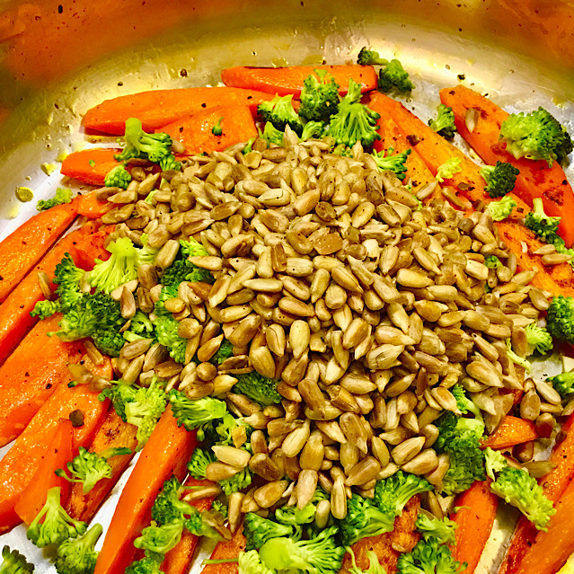 VEGAN CARROT SALAD WITH SUNFLOWER SEEDS & SOUP