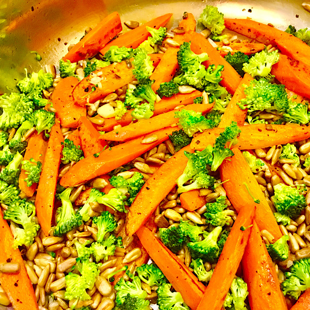 VEGAN CARROT SALAD WITH SUNFLOWER SEEDS & SOUP