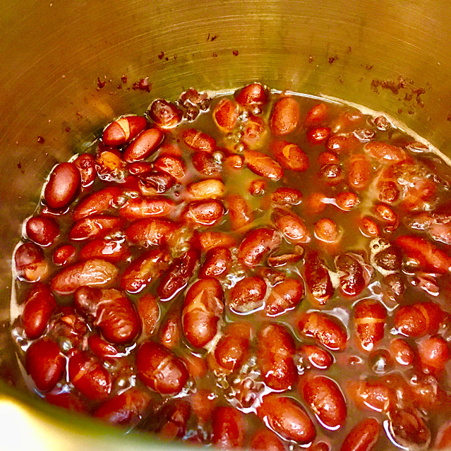 VEGAN SPINACH MILLETTO WITH RED BEANS & CHAMPIGNONS