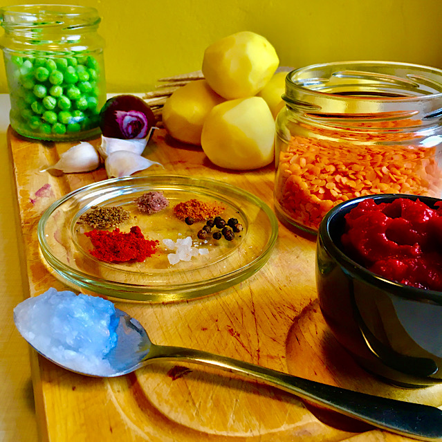 VEGAN PUFFY TORTILLAS WITH SAMOSA FILLING & RED LENTILS