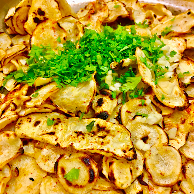 VEGAN ROOT CRISPS WITH TOFU & PORTOBELLO MUSHROOMS