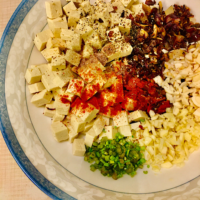 VEGAN ROOT CRISPS WITH TOFU & PORTOBELLO MUSHROOMS