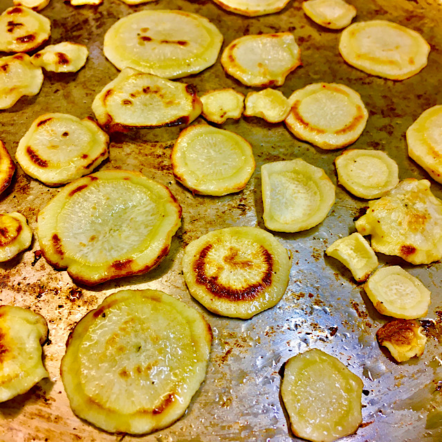 VEGAN ROOT CRISPS WITH TOFU & PORTOBELLO MUSHROOMS