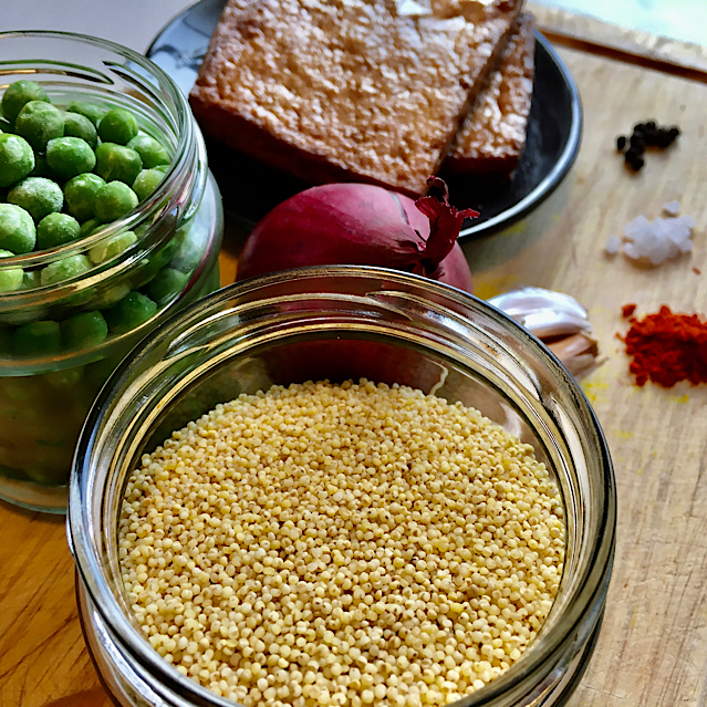 VEGAN MILLETTO WITH GREEN PEAS, TOFU & PAPRIKA