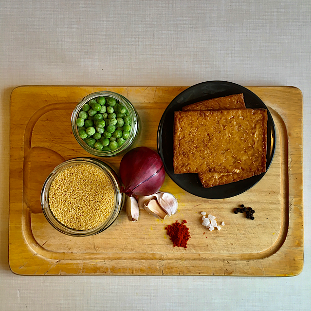 VEGAN MILLETTO WITH GREEN PEAS, TOFU & PAPRIKA