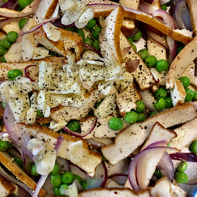 VEGAN MILLETTO WITH GREEN PEAS, TOFU & PAPRIKA