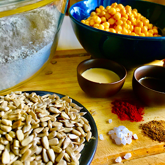 VEGAN RYE BREAD WITH SUNFLOWER SEEDS & CHICKPEA HUMMUS