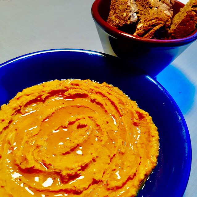 VEGAN RYE BREAD WITH SUNFLOWER SEEDS & CHICKPEA HUMMUS