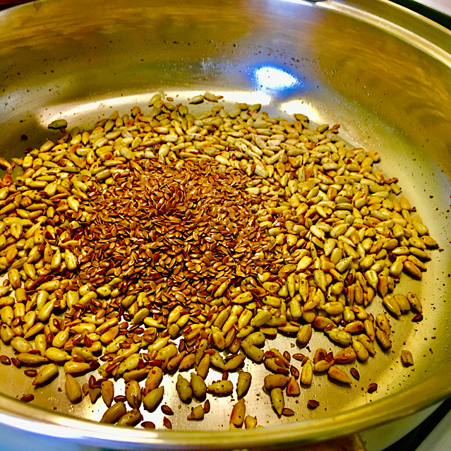 VEGAN RYE BREAD WITH SUNFLOWER SEEDS & CHICKPEA HUMMUS