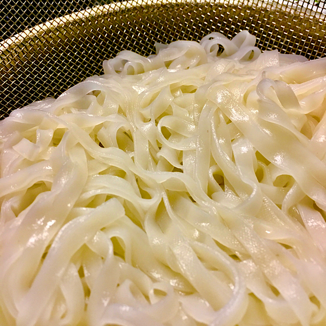 VEGAN RICE NOODLES WITH ORIENTAL TASTE & MORE