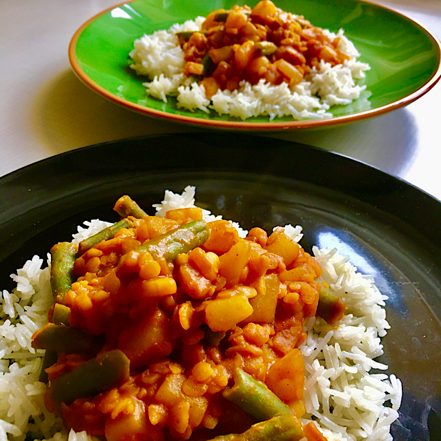 VEGAN LENTIL CURRY WITH PARSLEY & POTATOES