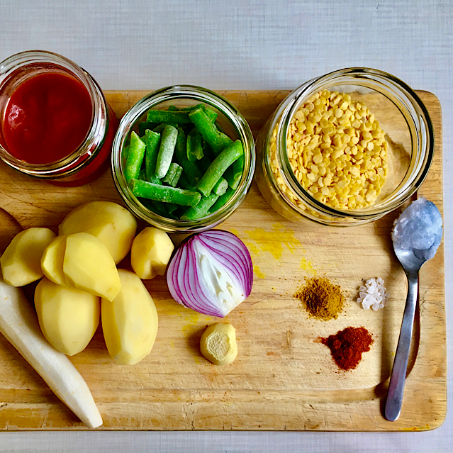 VEGAN LENTIL CURRY WITH PARSLEY & POTATOES