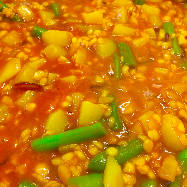 VEGAN LENTIL CURRY WITH PARSLEY & POTATOES