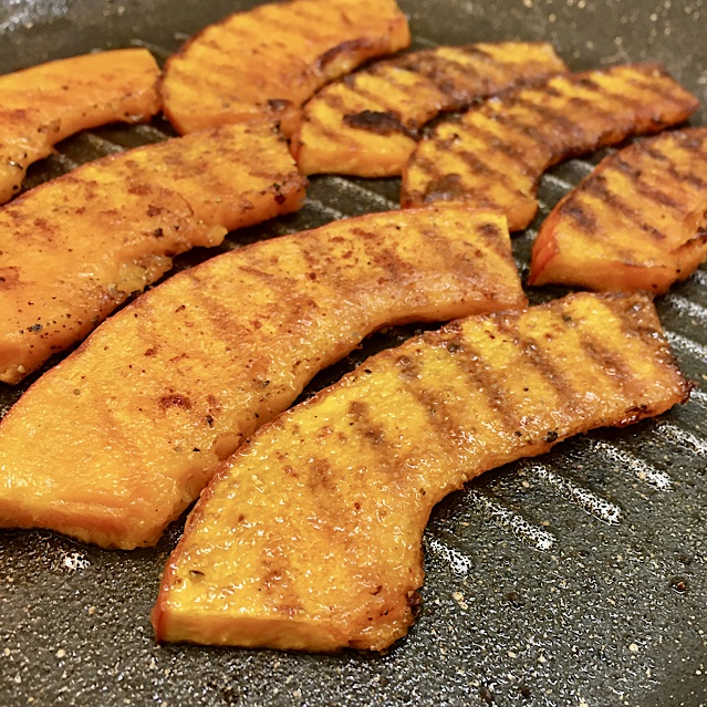 VEGAN GARLIC POTATOES WITH GRILLED PUMPKIN & SESAME