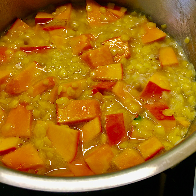 VEGAN NAAN BREAD WITH LENTILS & PUMPKIN